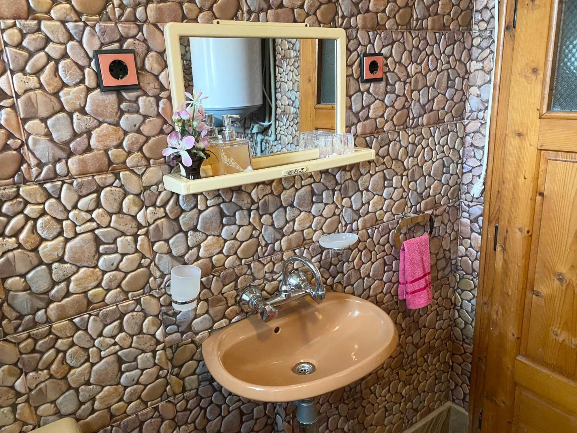 בלי איסקור Niya Guest House מראה חיצוני תמונה
